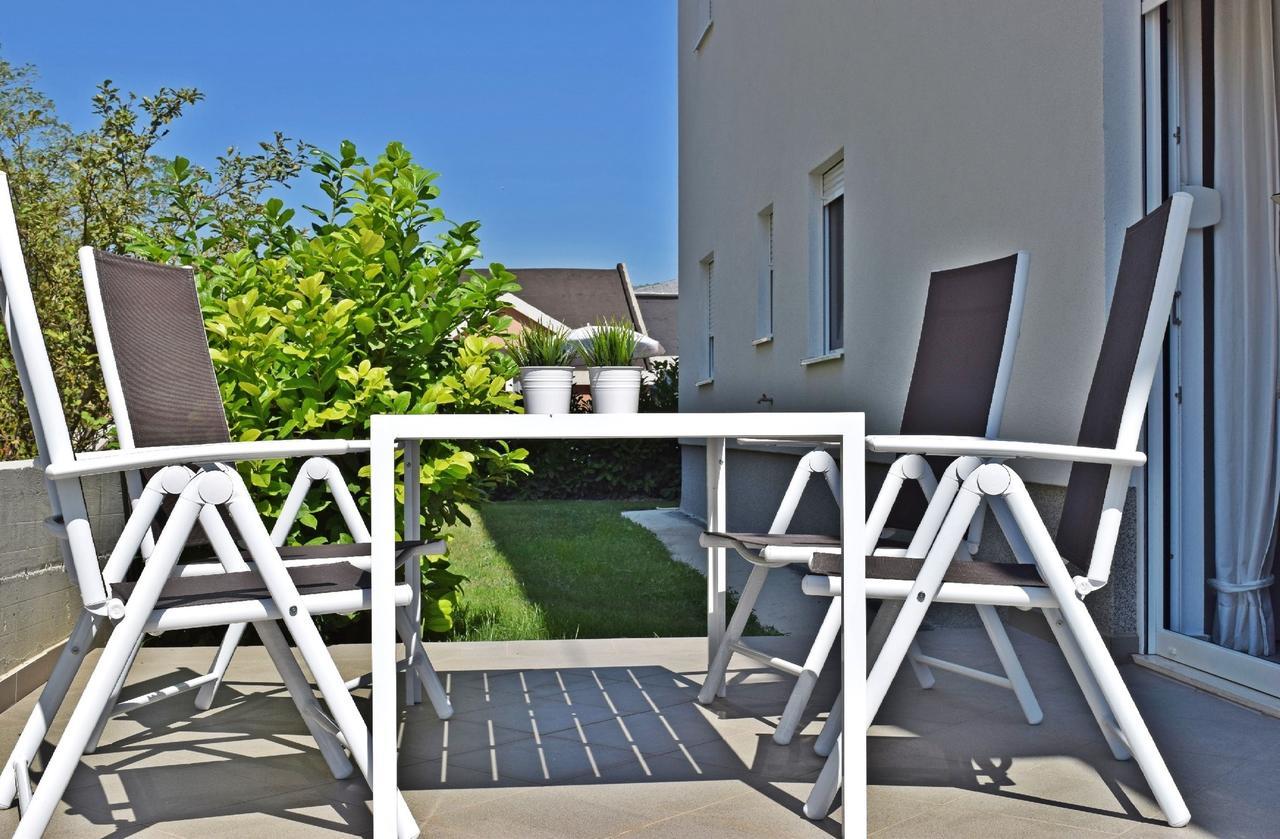 Apartments Roses Stobrec Exterior photo