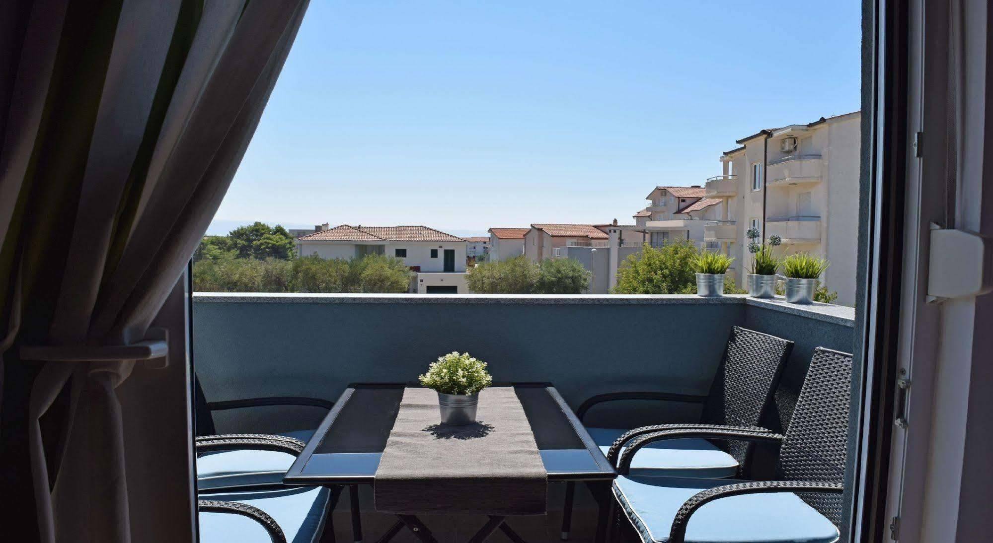 Apartments Roses Stobrec Exterior photo